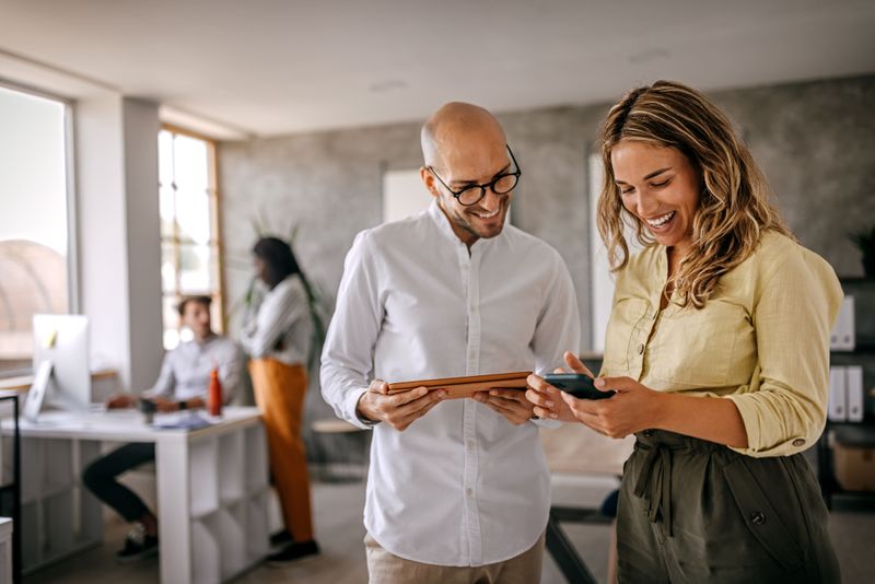 Independent CIOs and CTOs collaborating